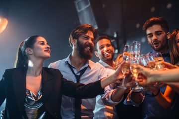 Descubre los mejores destinos para disfrutar de la vibrante vida nocturna en América del Sur. Desde Buenos Aires hasta La Paz, explora las ciudades que ofrecen cultura, ritmo y energía cuando cae la noche.