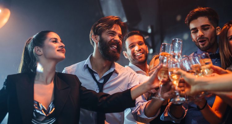 Descubre los mejores destinos para disfrutar de la vibrante vida nocturna en América del Sur. Desde Buenos Aires hasta La Paz, explora las ciudades que ofrecen cultura, ritmo y energía cuando cae la noche.